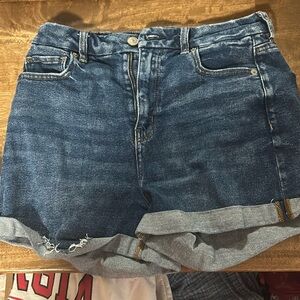 American Eagle women’s high-waisted denim shorts size 6